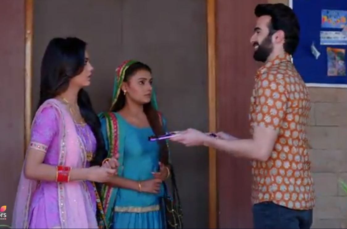 Will Purvi accept Karan's friendship??: Molkki Spoiler