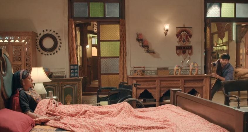 A thief sneaks into Gautam's house: Pandya Store Spoiler